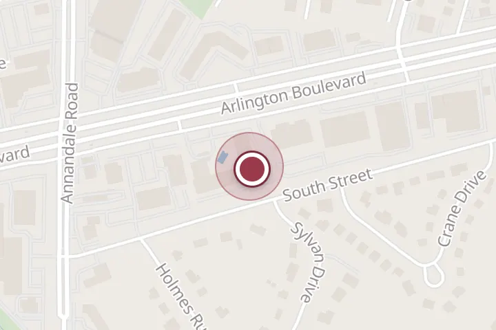 Street map around 6633 Arlington Blvd, Falls Church, with a pin at Clarion Inn Falls Church-Arlington
