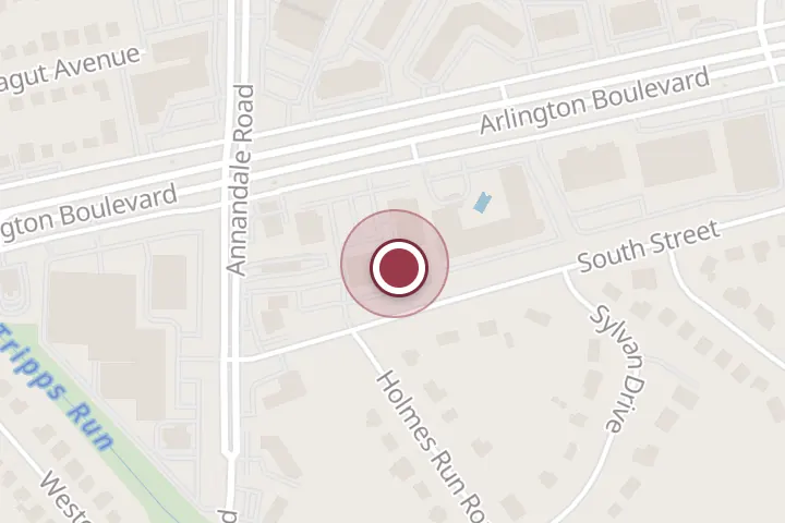 Street map around 6641 Arlington Blvd, Falls Church, with a pin at Súper pollo